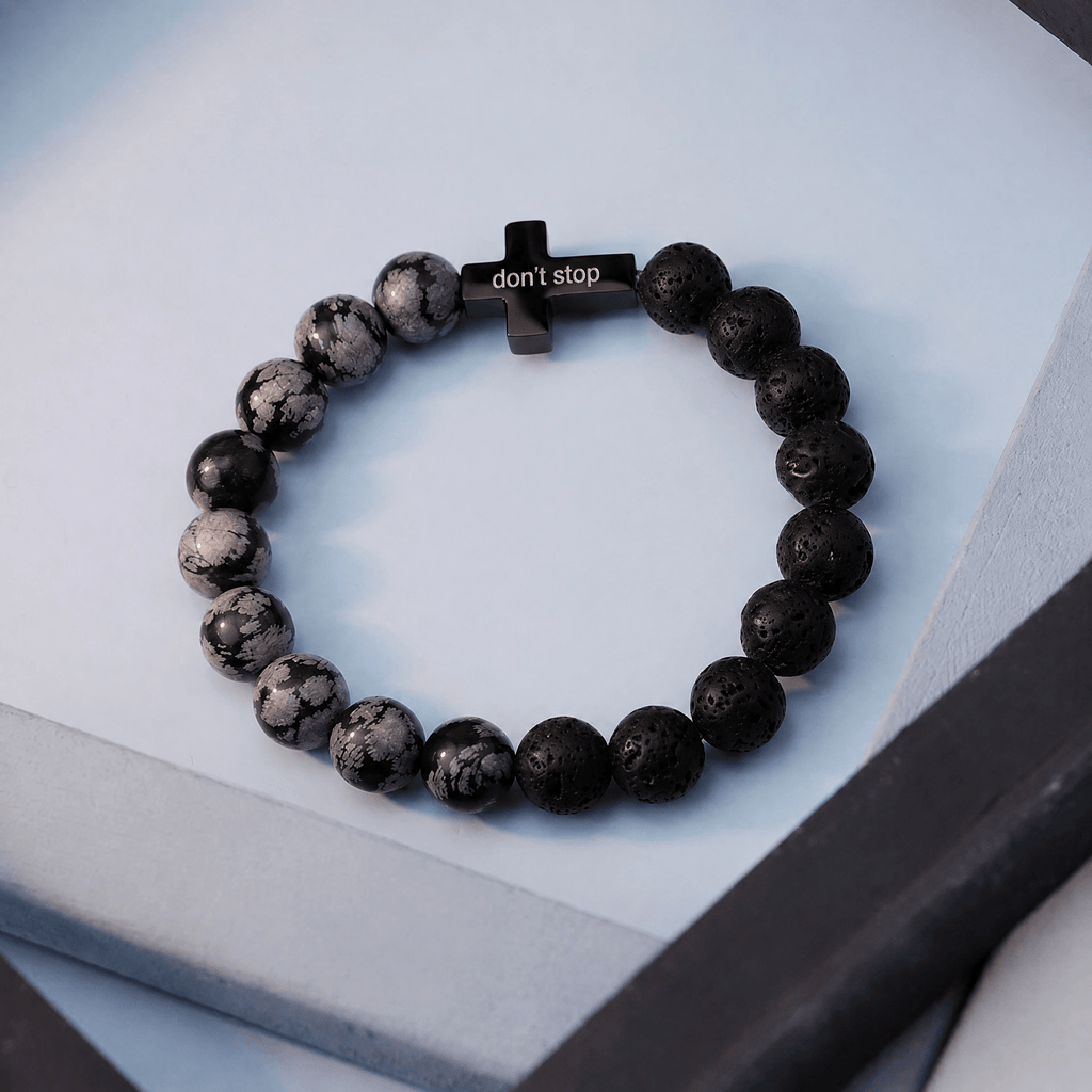 Brazalete personalizado de obsidiana nevada y piedra volcánica, cruz grabada, modelo Ayko