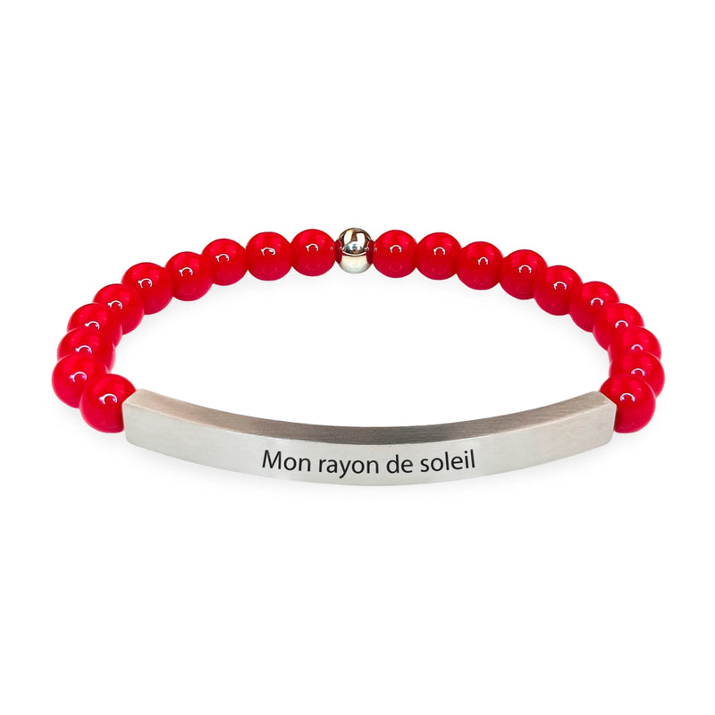 Bracelet mixte en perles rouges avec plaque argentée gravée "Mon rayon de soleil".