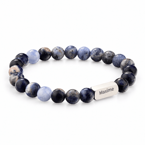 Packshot studio bracelet Zohar Dumortiérite, vue de face sur fond blanc. — gravure source restaurée 8 octobre 2026