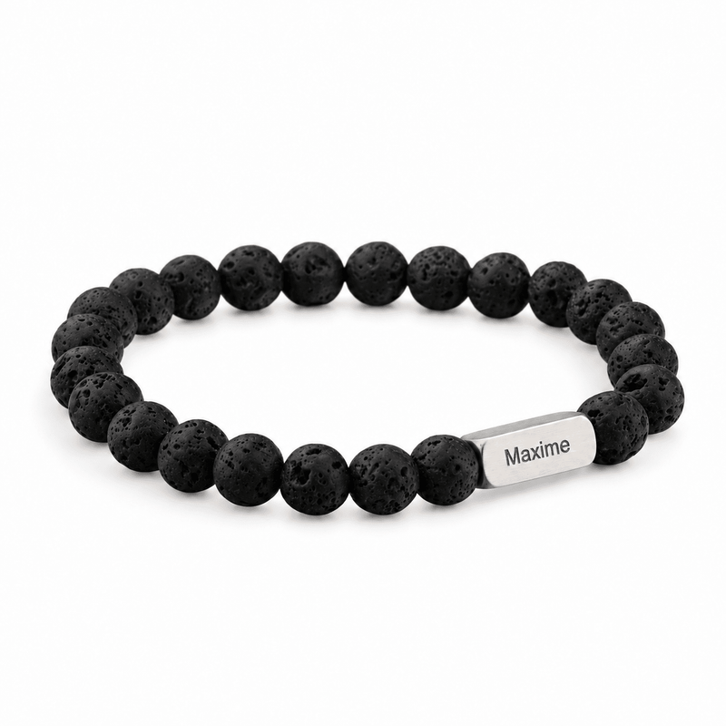 Packshot studio bracelet Zohar Pierre volcanique, vue de face sur fond blanc. — gravure source restaurée 8 octobre 2026