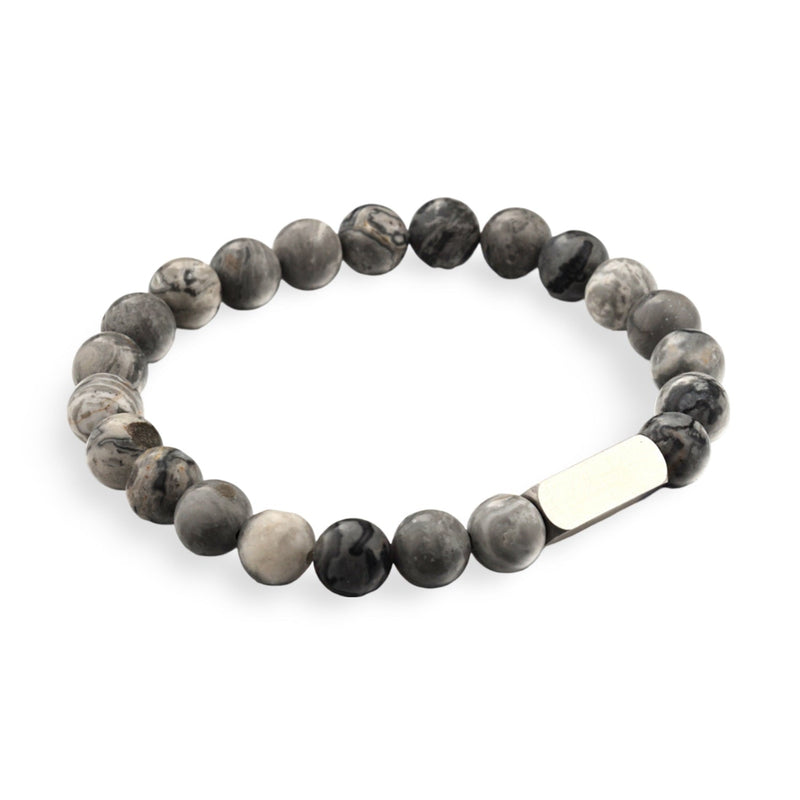 Bracelet mixte en perles rondes de jaspe gris avec plaque métallique argentée gravée.