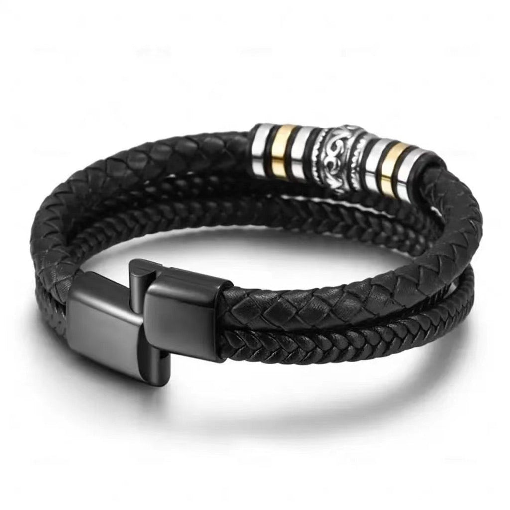 Bracelet personnalisé homme cuir noir tressé trois rangs, fermoir magnétique acier inoxydable, perles acier et anneaux dorés, modèle Fadère