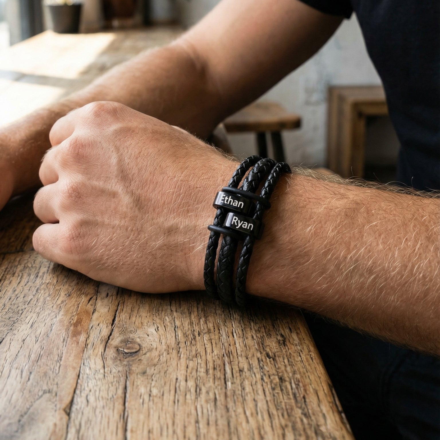 Bracelet personnalisé homme en cuir tressé noir, avec prénoms gravés, bijou familial multi liens, x2 plaques, modèle Doretto