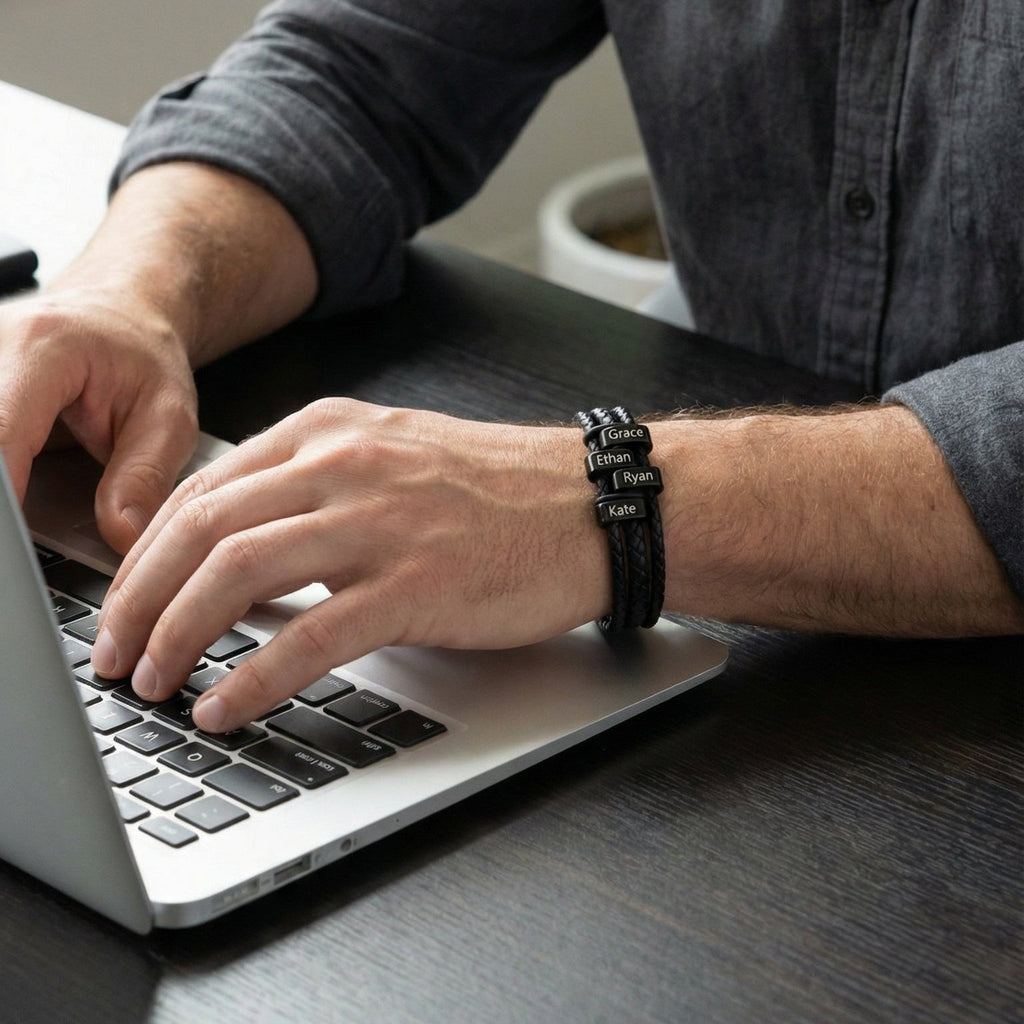 Bracelet personnalisé homme en cuir tressé noir, avec prénoms gravés, bijou familial multi liens, x2 plaques, modèle Doretto