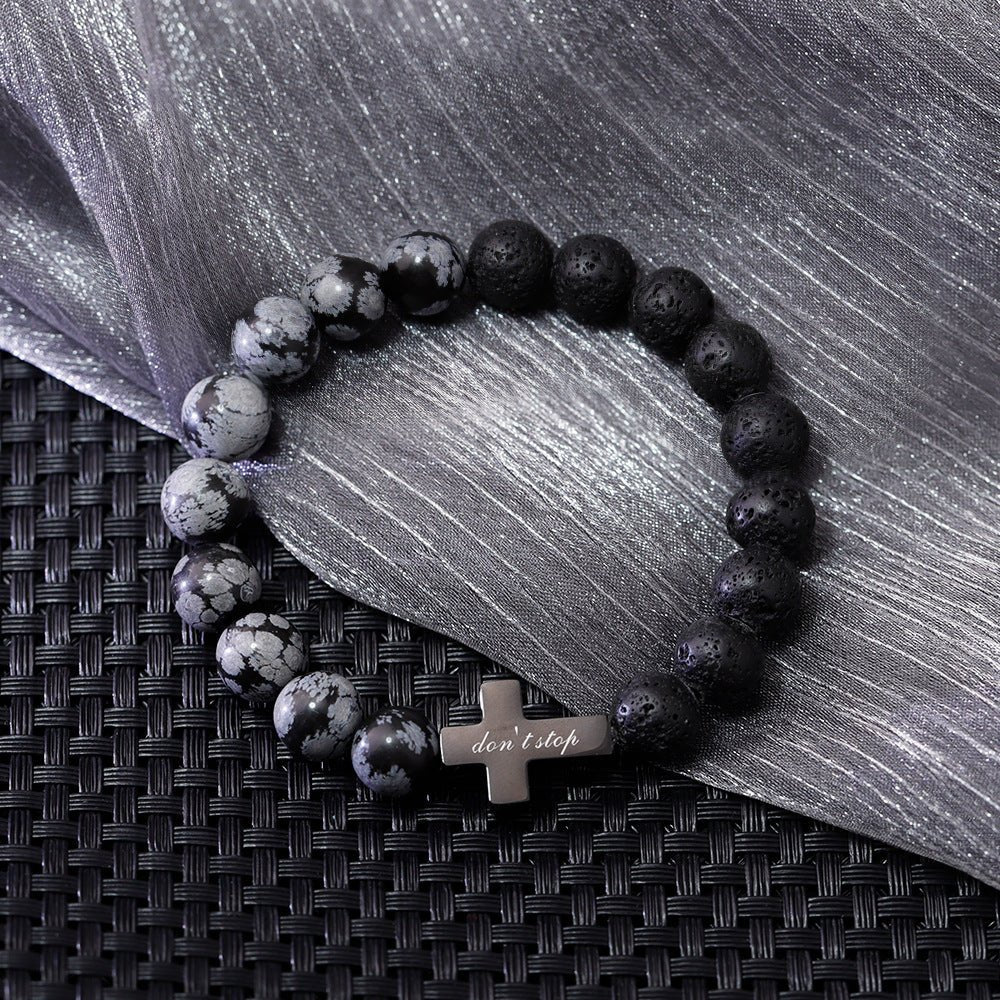 Bracelet homme perles noires volcanique et turquoise noire avec croix gravée argentée, style masculin tendance.