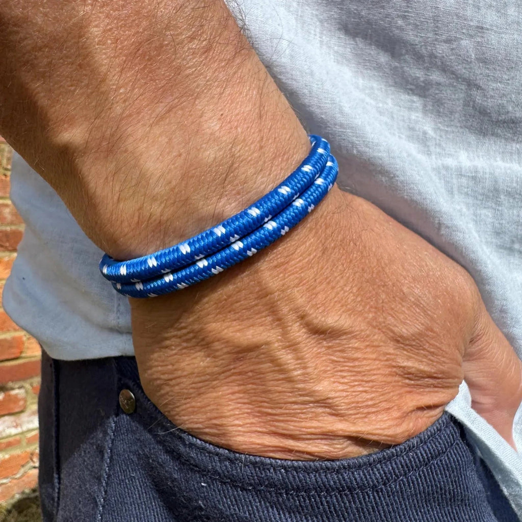 Bracelet homme bleu à cordon tressé avec mousqueton en acier inoxydable, style Bart.