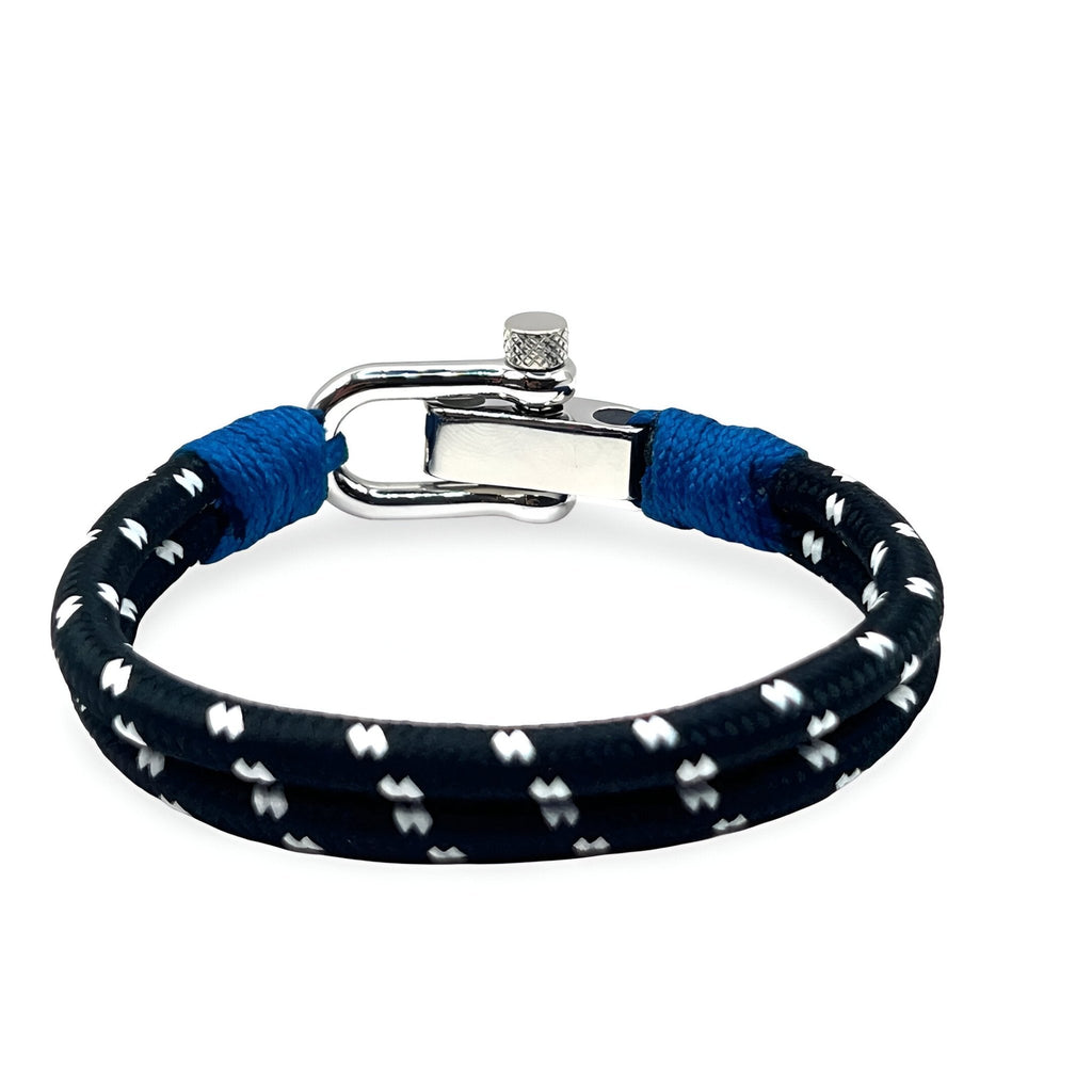 Bracelet pour homme noir avec motifs blancs, mousqueton en acier inoxydable, corde tressée bleue aux extrémités.