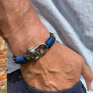 Bracelet homme bleu en corde tressée avec mousqueton acier inoxydable, style marin.