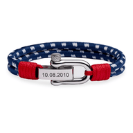 Bracelet personnalisé bleu avec mousqueton en acier inoxydable et gravure de date, cordon tressé rouge et blanc.