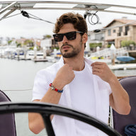 Bracelet personnalisé bleu pour homme avec mousqueton en acier inoxydable, style casual.