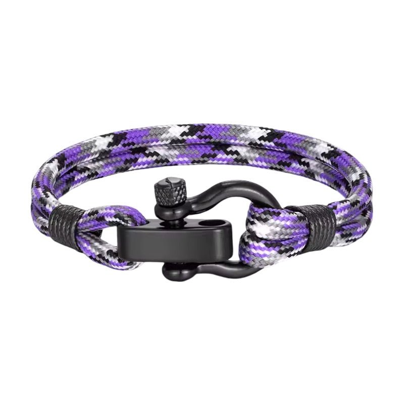 Bracelet mousqueton en acier noir avec cordelette nylon camo violet, noir et blanc, modèle Hermosa.