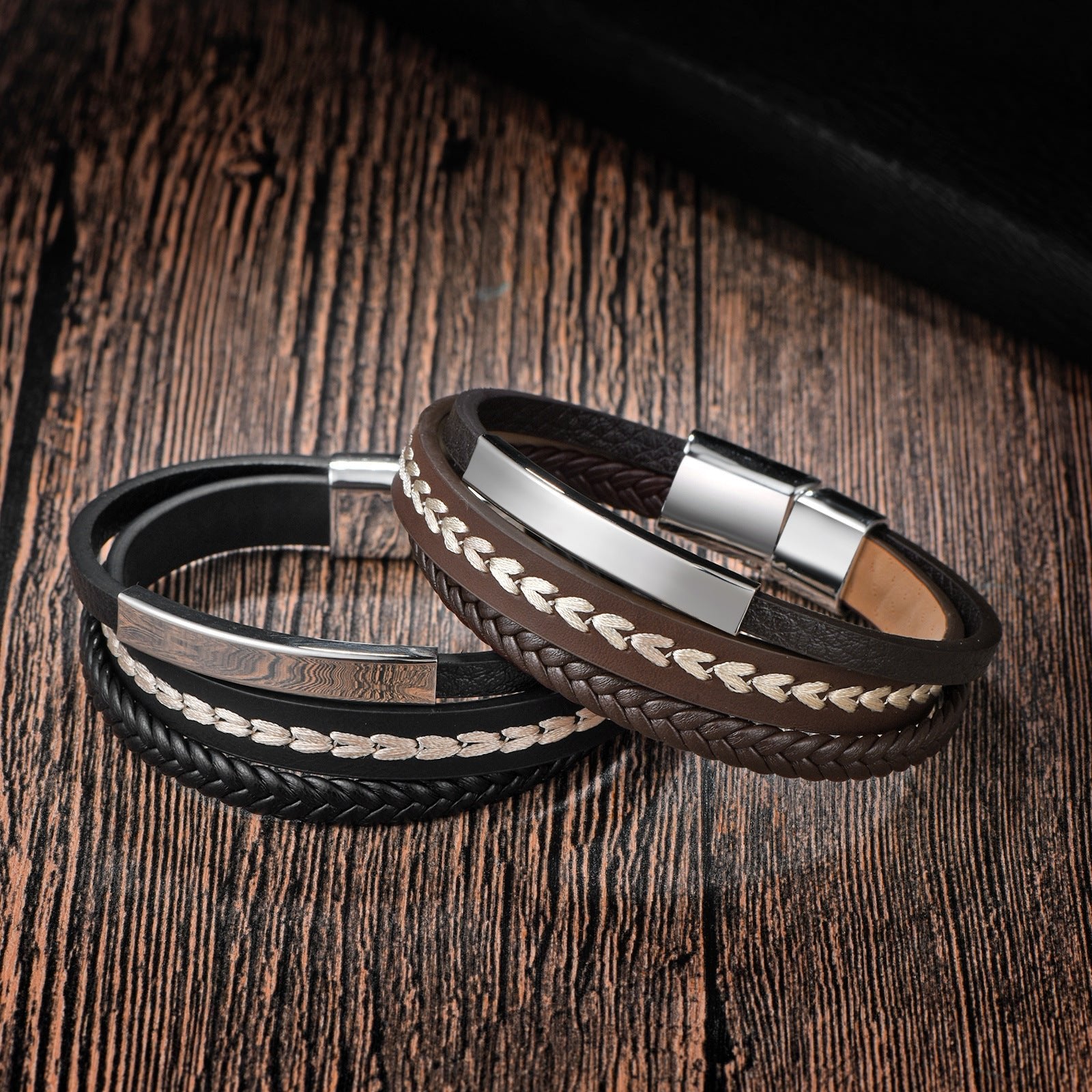Bracelet personnalisé simili tressé multicouche avec plaque acier personnalisable, design masculin noir et marron, fermoir magnétique, modèle Fabiano