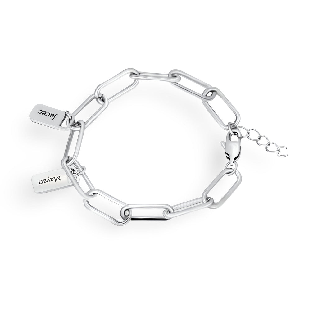Bracelet femme en acier inoxydable argent avec maillons larges et deux plaques personnalisables.
