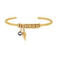 Bracelet doré quatre anneaux avec perles, pendentif feuille et pierre brillante.