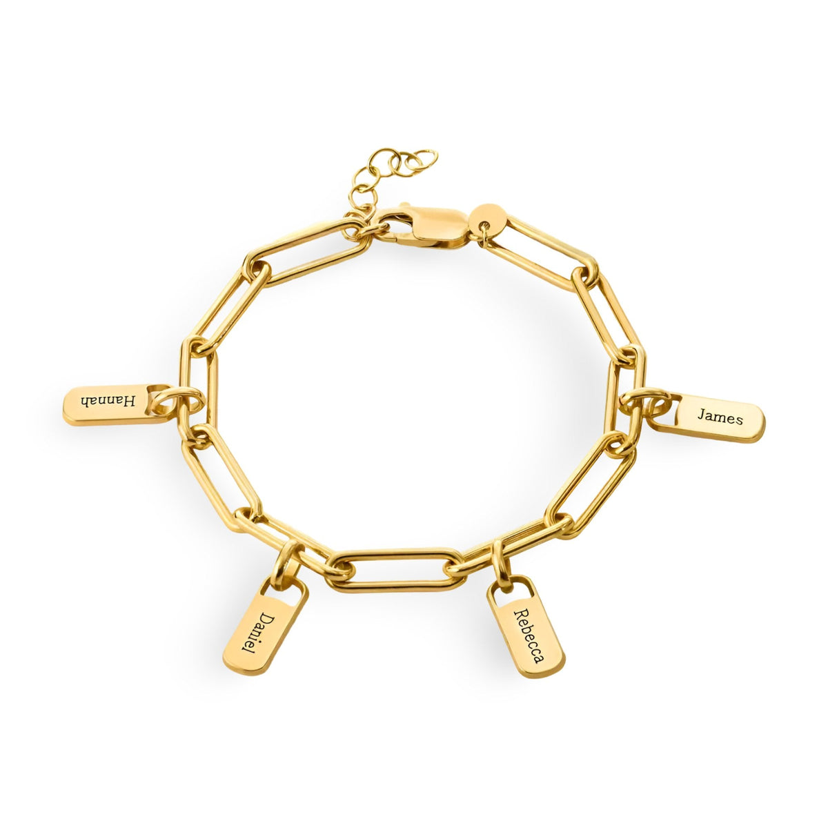 Bracelet femme en acier inoxydable doré à quatre plaques rectangulaires gravées, maillons allongés.