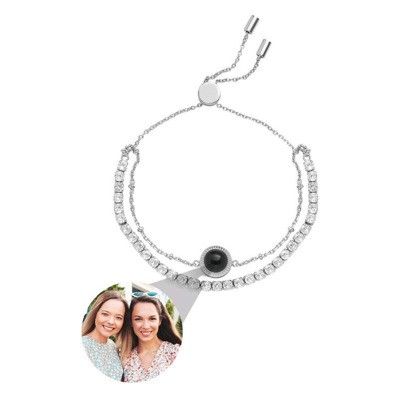 Bracelet double chaîne argent avec zircons blancs et médaillon photo noir rond personnalisable.