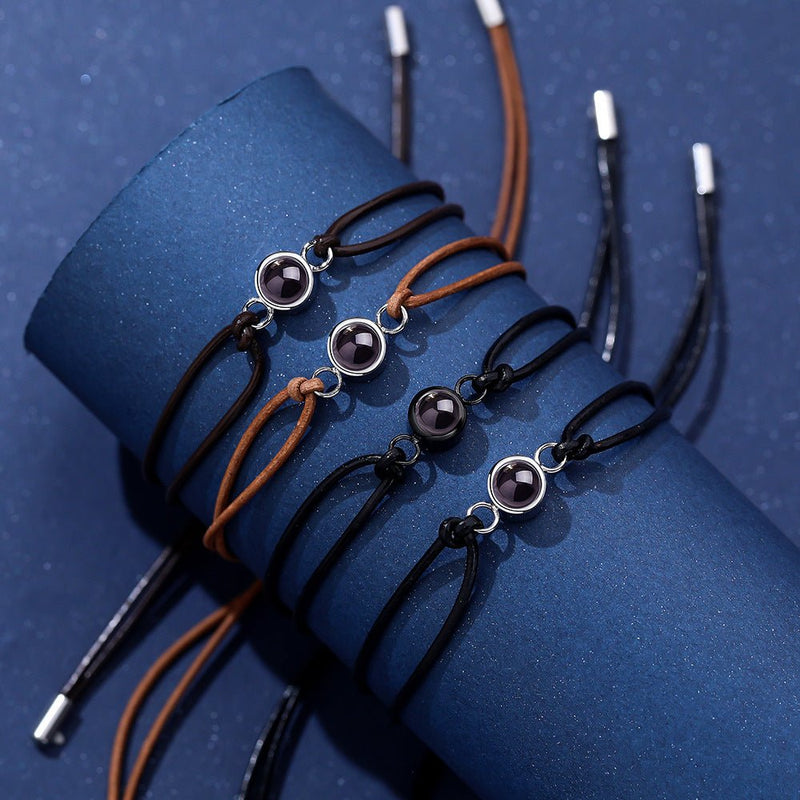 Bracelets en cuir à cordon réglable avec pendentifs ronds en métal noir et argenté, design minimaliste et élégant, variation