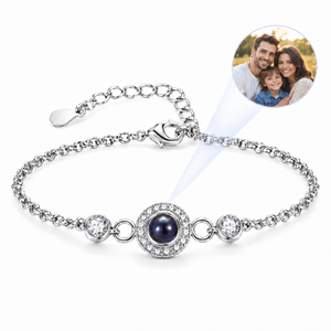 Bracelet photo personnalisé à projection, serti de zircons, chaîne fine, modèle Zania — Argent — packshot studio photo-projection nette