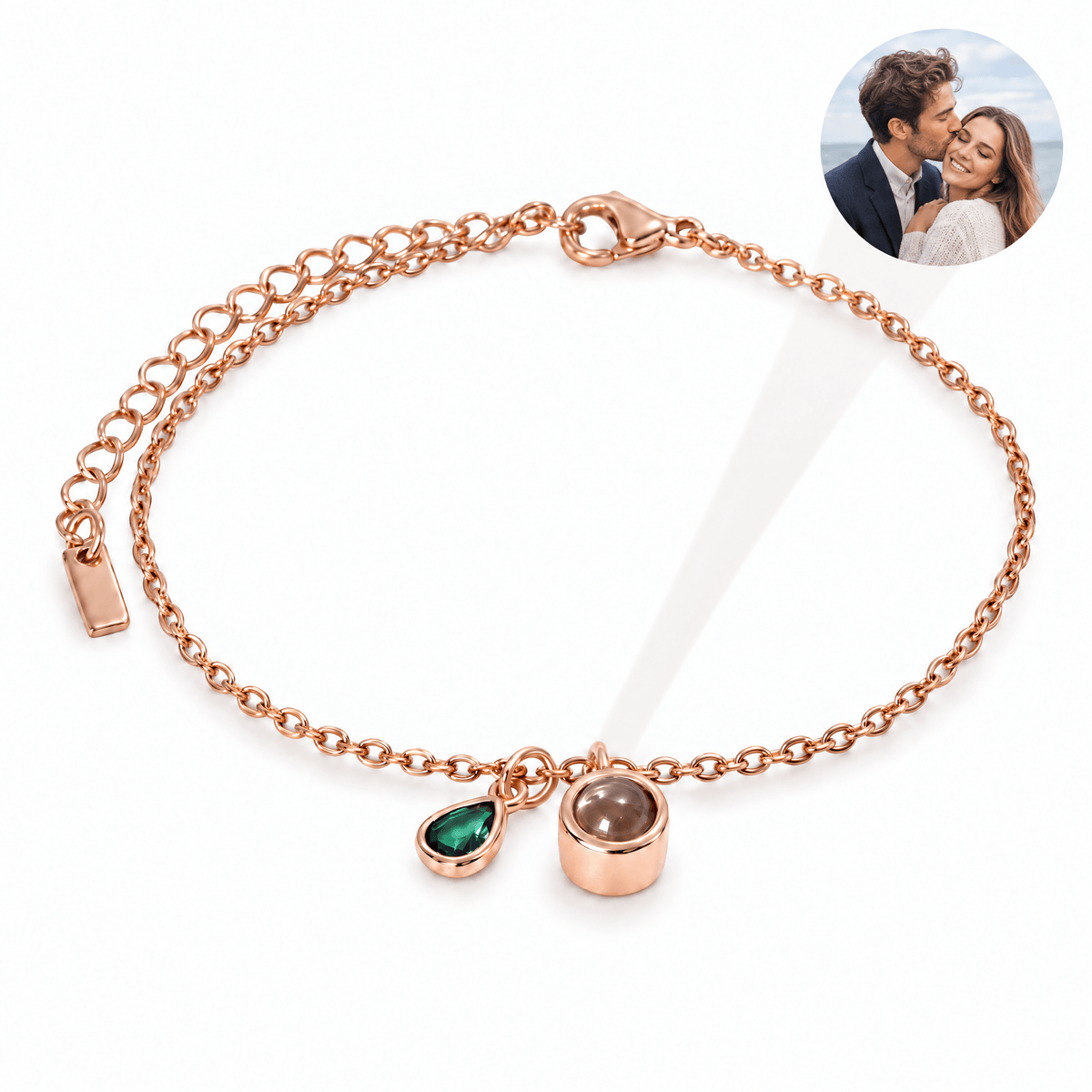 Bracelet photo personnalisé, acier inoxydable, avec pierre de naissance en goutte, cadeau intime et unique, modèle Ruliqua — Mars / Or rosé — packshot studio photo-projection nette