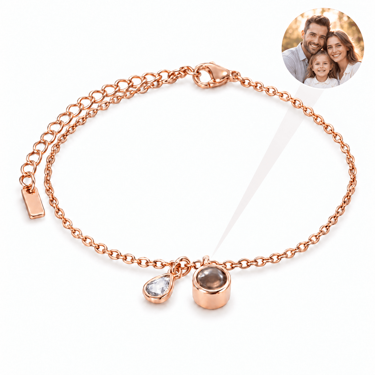 Bracelet photo personnalisé, acier inoxydable, avec pierre de naissance en goutte, cadeau intime et unique, modèle Ruliqua — Avril / Or rosé — packshot studio photo-projection nette