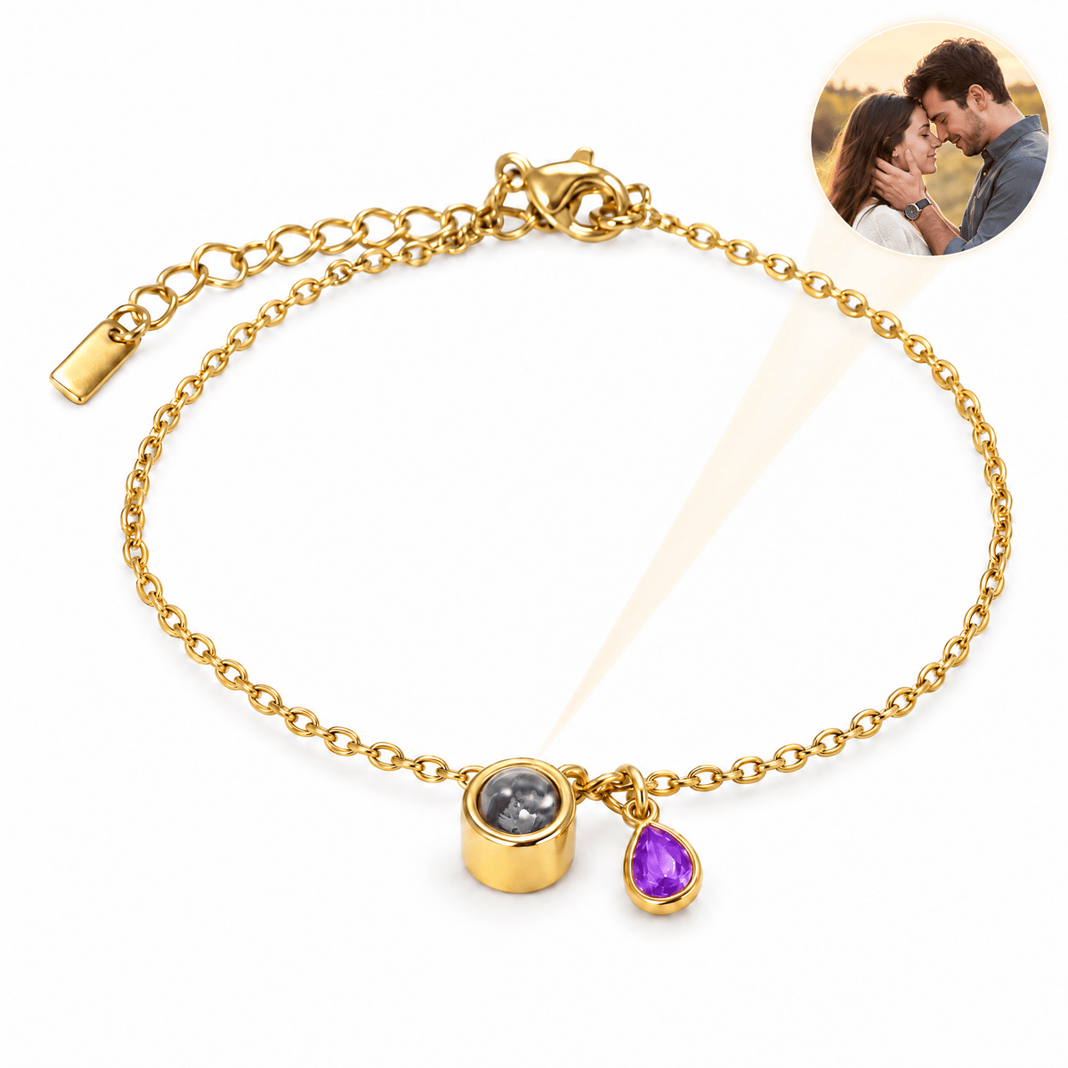 Bracelet photo personnalisé, acier inoxydable, avec pierre de naissance en goutte, cadeau intime et unique, modèle Ruliqua — Février / Or — packshot studio photo-projection nette