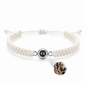 Bracelet photo personnalisé, corde et acier inoxydable — modèle Cielo — Blanc et argent — packshot studio photo sous lentille
