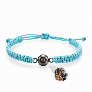 Bracelet photo personnalisé, corde et acier inoxydable — modèle Cielo — Bleu et noir — packshot studio photo sous lentille