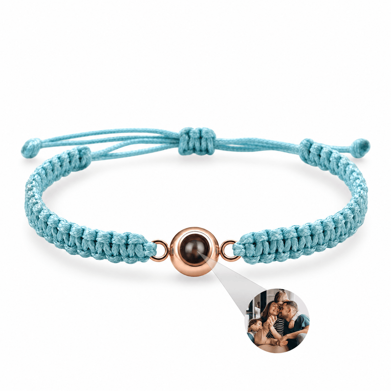 Bracelet photo personnalisé, corde et acier inoxydable — modèle Cielo — Bleu et or rosé — packshot studio photo sous lentille