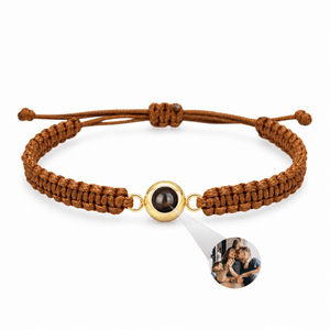 Bracelet photo personnalisé, corde et acier inoxydable — modèle Cielo — Marron et or — packshot studio photo sous lentille