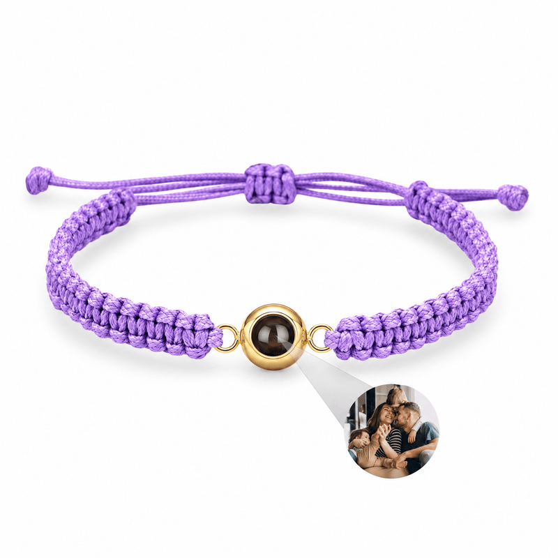 Bracelet photo personnalisé, corde et acier inoxydable — modèle Cielo — Violet et or — packshot studio photo sous lentille