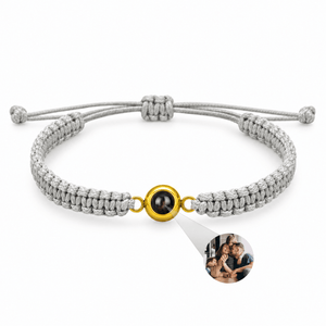 Bracelet photo personnalisé, corde et acier inoxydable — modèle Cielo — Gris et or — packshot studio photo sous lentille