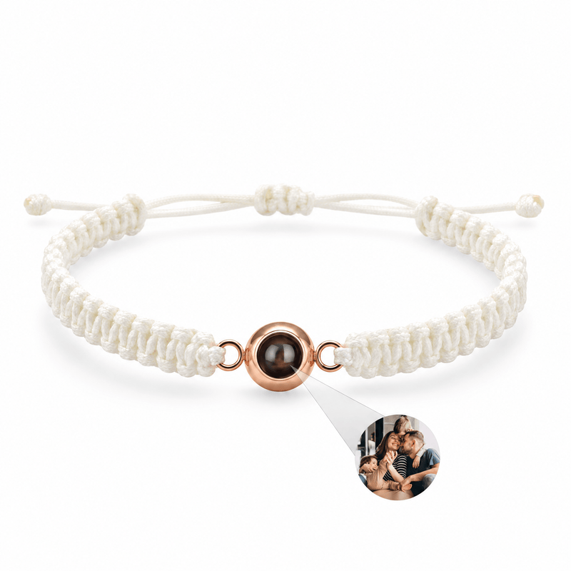 Bracelet photo personnalisé, corde et acier inoxydable — modèle Cielo — Blanc et or rosé — packshot studio photo sous lentille