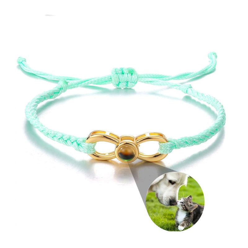 Bracelet corde turquoise avec signe infini doré et photo personnalisée d’un chien et d’un chat.
