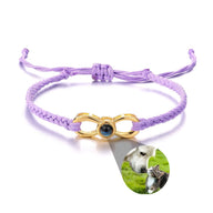 Bracelet corde violet avec pendentif infini doré et photo personnalisée insérée.