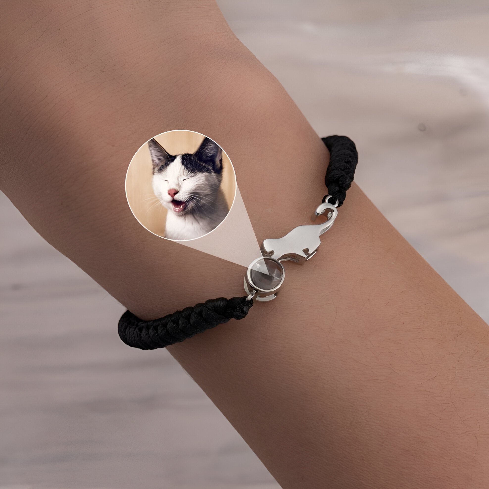 Bracelet photo personnalisé cordon, chat jouant, modèle Quim - La Boutique du Bracelet