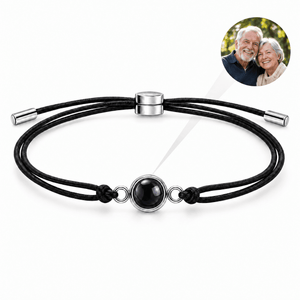 Bracelet photo personnalisé, cordon réglable, perle de projection, modèle Saphile — Noir et argent — packshot studio photo-projection nette