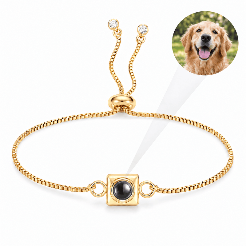 Bracelet photo personnalisé en acier inoxydable, charm carré, modèle Yanni — Or — packshot studio photo-projection nette