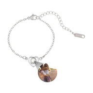 Bracelet en acier inoxydable argenté avec pendentif cœur personnalisable et photo insérée.