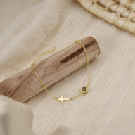 Bracelet en acier inoxydable doré avec pendentif croix chrétienne et médaillon rond personnalisable, chaîne fine.