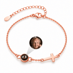 Bracelet photo personnalisé en acier inoxydable, croix chrétienne, cadeau souvenir — modèle Horacle — Or rosé — packshot studio photo sous lentille
