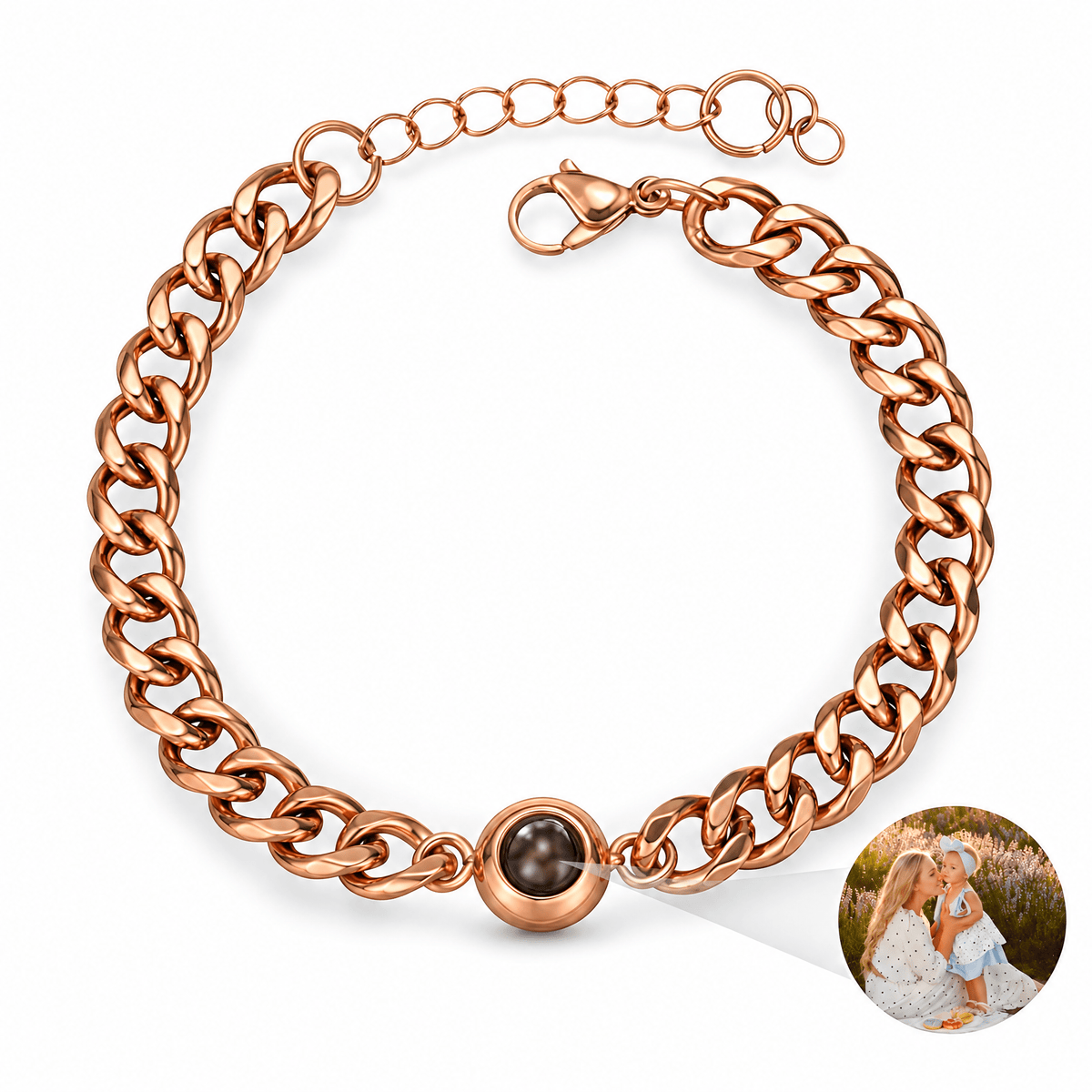 Bracelet photo personnalisé en acier inoxydable, maille cubaine — modèle Mili — Or rosé — packshot studio photo sous lentille
