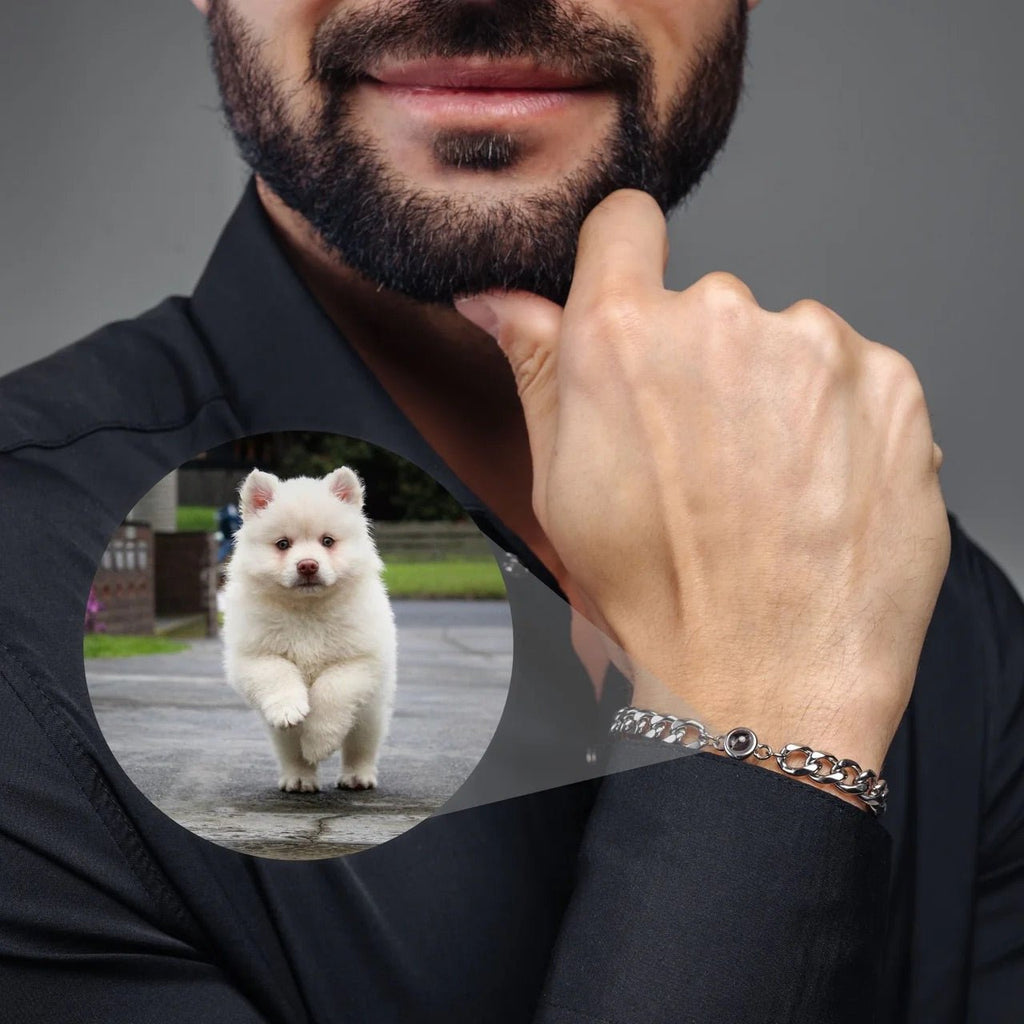 Bracelet en acier inoxydable à maille cubaine avec médaillon photo rond personnalisable, finition brillante.