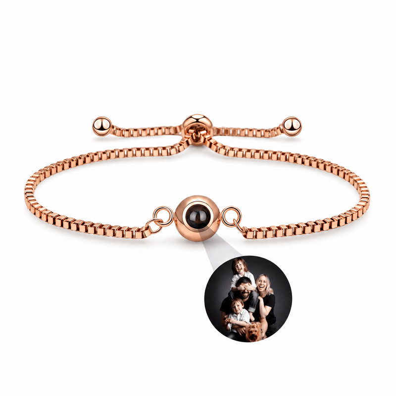 Bracelet photo personnalisé, en acier inoxydable — modèle Nayara — Or rosé — packshot studio photo sous lentille