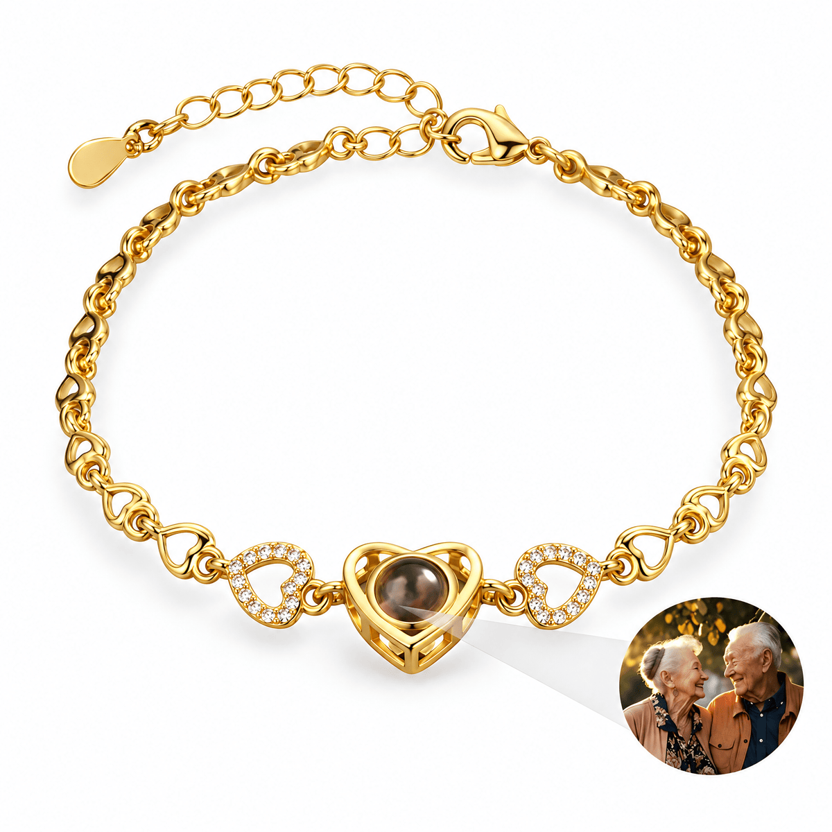 Bracelet photo personnalisé en argent sterling, multiples cœurs — modèle Raiza — Or — packshot studio photo sous lentille