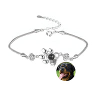 Bracelet en argent sterling avec pendentif patte de chien orné d'une pierre noire et chaînes fines ajustables.