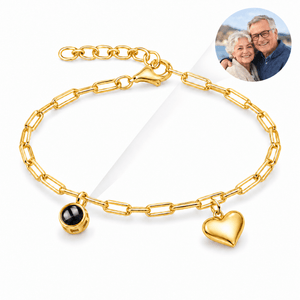 Bracelet photo personnalisé en cuivre, charm coeur et projection, modèle Claudia — Or — packshot studio photo-projection nette