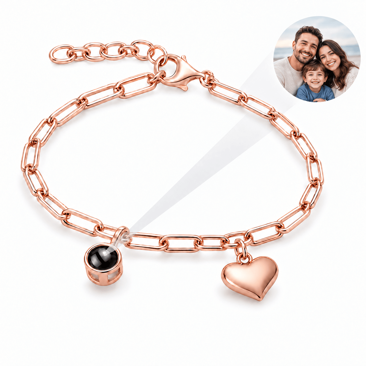 Bracelet photo personnalisé en cuivre, charm coeur et projection, modèle Claudia — Or rosé — packshot studio photo-projection nette