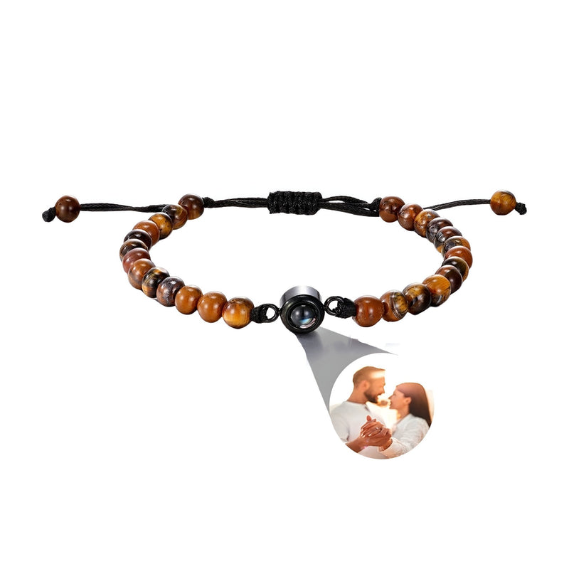 Bracelet Amaru en pierres naturelles œil de tigre avec pendentif photo rond personnalisé et cordon ajustable noir.