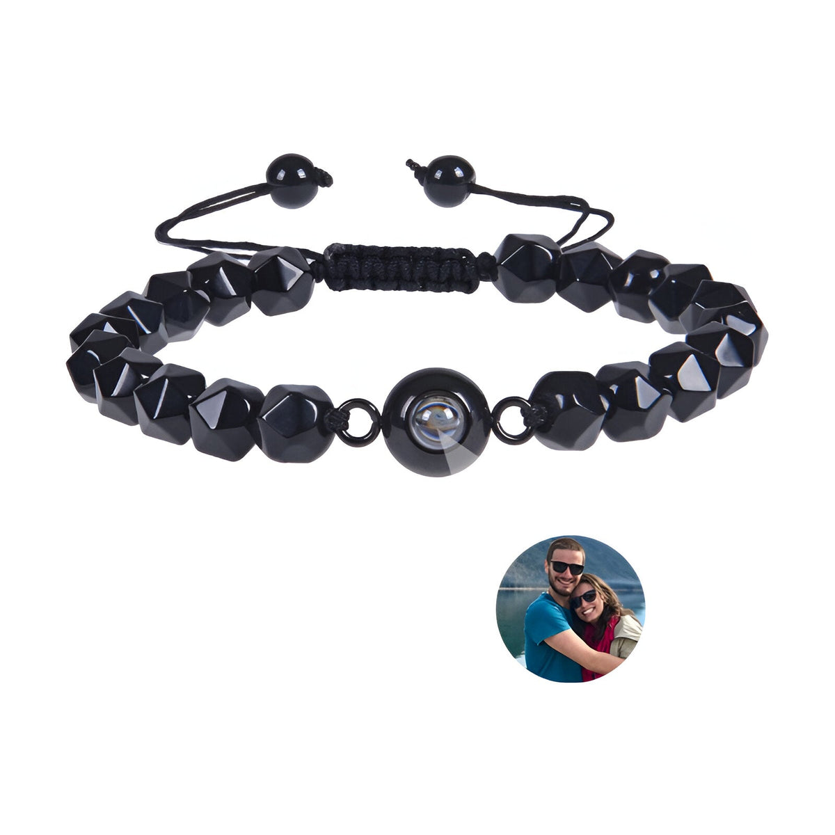 Bracelet réglable en obsidienne noire avec perles facettées et médaille photo centrale personnalisable.