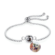 Bracelet en titane argenté avec pendentif photo rond ajustable, modèle Nayara.